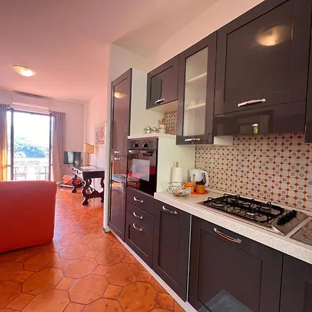 別荘 Fg Apartment, Mare E Monti, 70 Sqm, 2 Bedrooms, 1 Bathroom, Surrounded By Greenery, With Free Parking And Wifi Conveniently Located Near The Highway